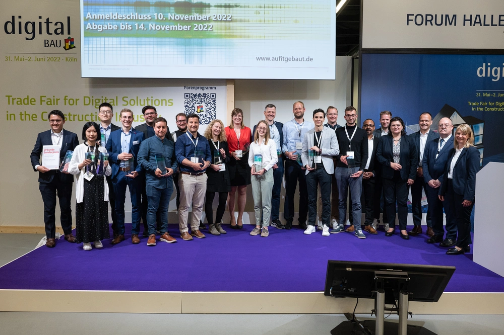 © Bastian Geza, Aschoffotografie / RKW Kompetenzzentrum Die Gewinner des Wettbewerbs in einem Gruppenbild.